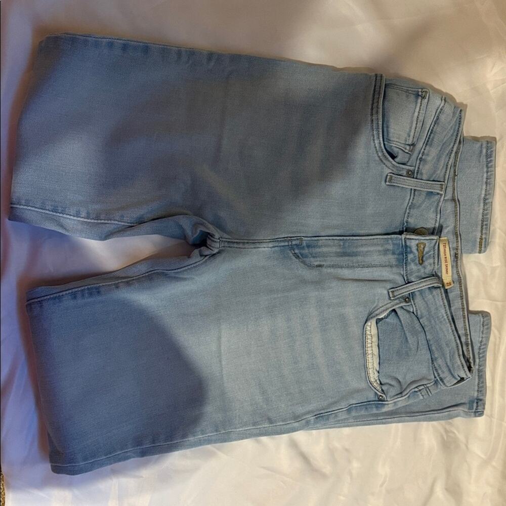 Levi’s Light Blue High Rise Women's Jeans - size 27